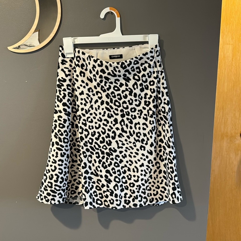Women’s high rise skirt